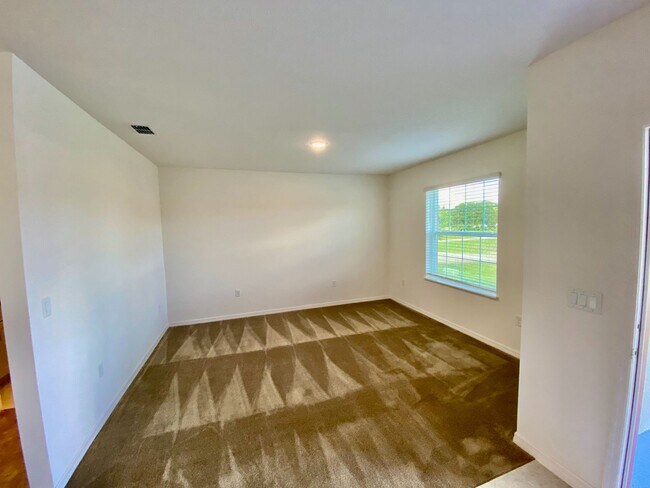 Building Photo - Beautiful Home for rent in Poinciana - 4 bed 2.5 bath plus large bonus room