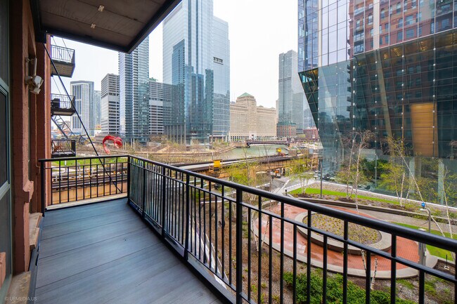 Building Photo - 165 N Canal St