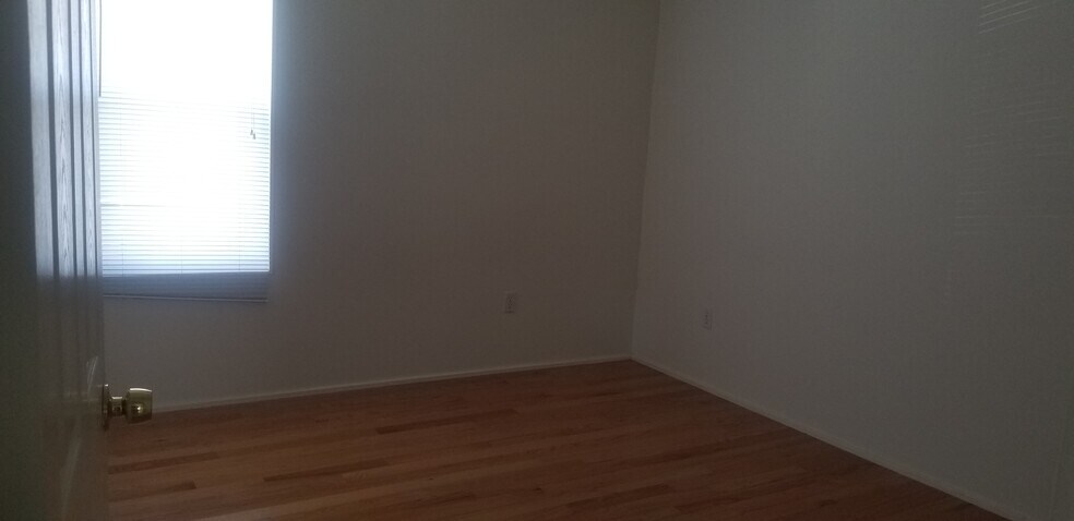 Building Photo - 211 White St