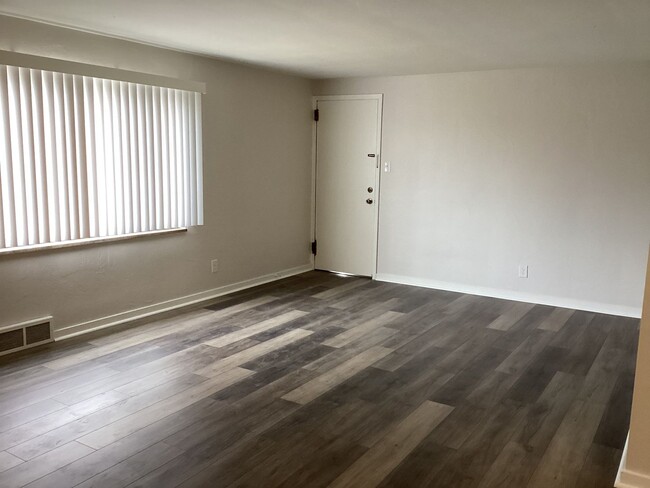 Building Photo - 2934 Clermont Ave