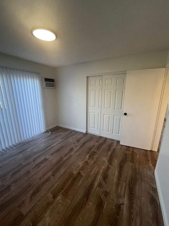 Building Photo - Aspan