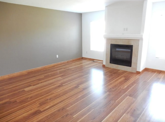 Building Photo - 3 Bed, 2.5 Bath Townhome Near Mehaffey Park & The Olde Course!