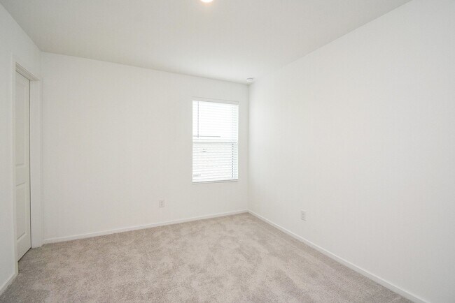 Building Photo - 3045 Fantasy Ter Dr