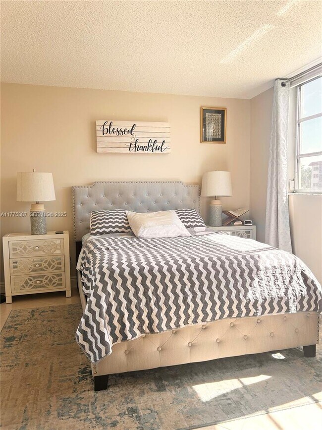 Building Photo - 361 S Hollybrook Dr