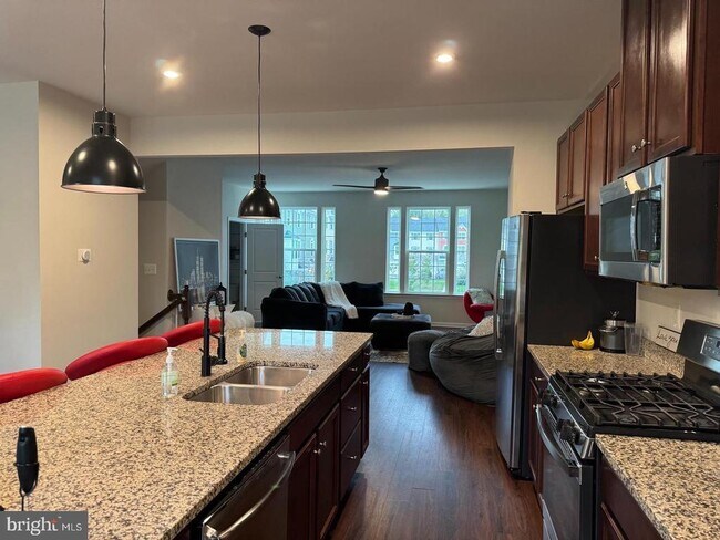 Building Photo - 9816 Cedarmass Cir