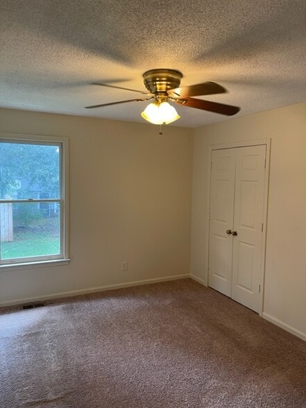 Building Photo - 8 Retriever Ln