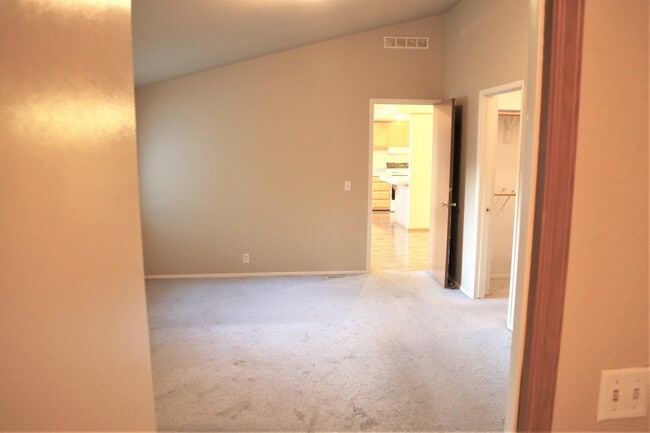 Building Photo - 3 Bed 2 Bath Home Some Utilities Included