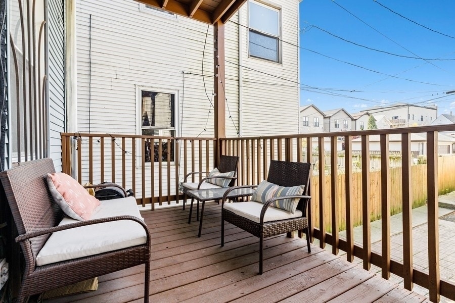 personal deck - 1818 N Albany Ave