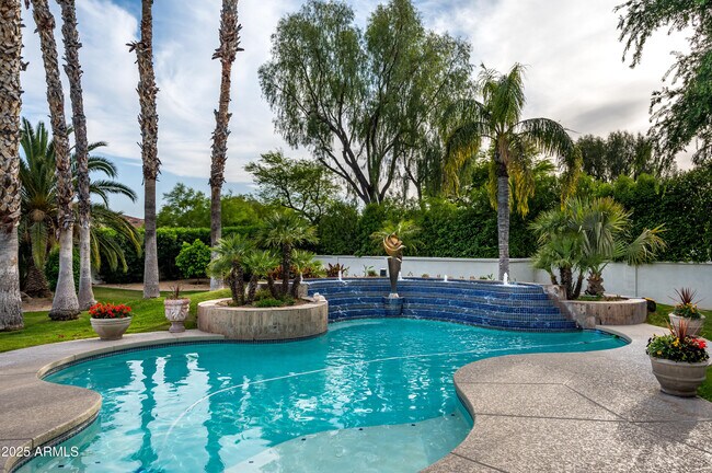 Building Photo - 6649 E Berneil Dr