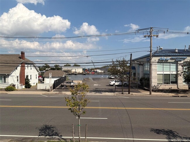 Building Photo - 346 S Main St