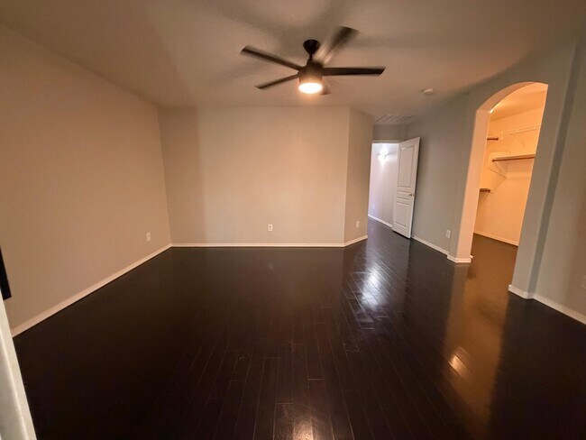 Building Photo - 1945 E Aloe Pl