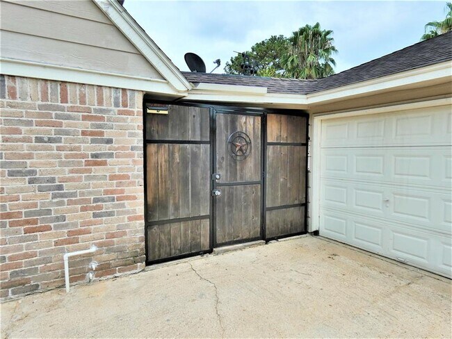 Building Photo - 7511 Renmark Ln