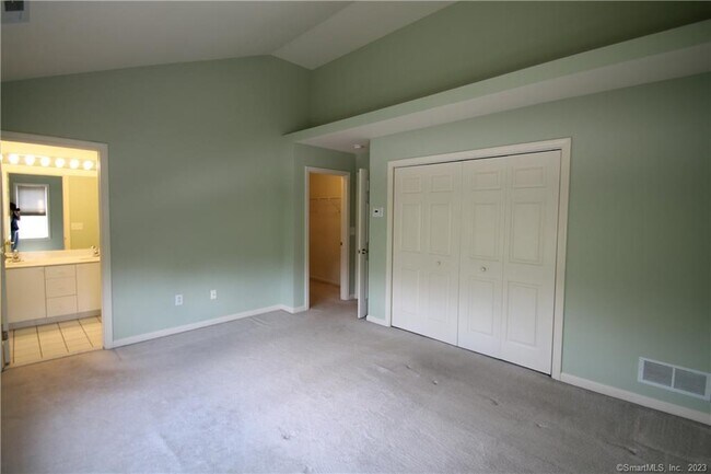 Building Photo - 1001 Cypress Dr