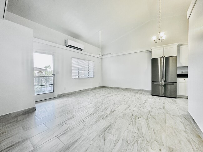 Building Photo - 826 Wiggins Pass Rd