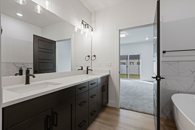 Building Photo - NEW BUILD 3-BED, 2-BATH UPSTAIRS DUPLEX UN...