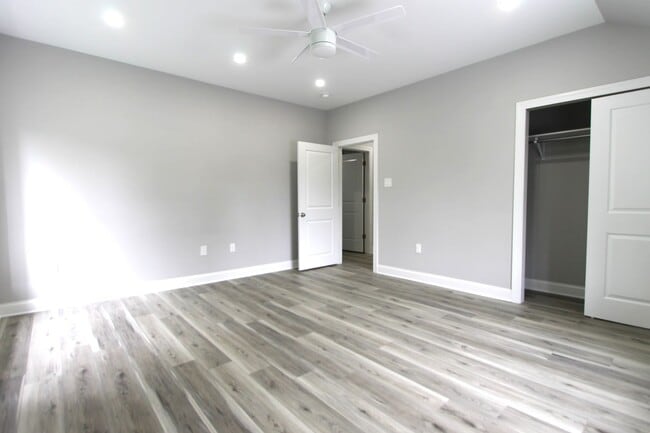 Building Photo - 5925-31 Devon Pl