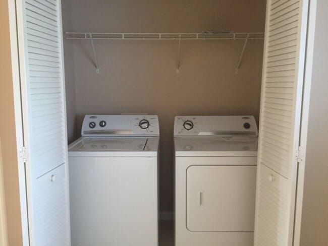 Building Photo - 3 bedroom, 2 1/2 bath townhome.