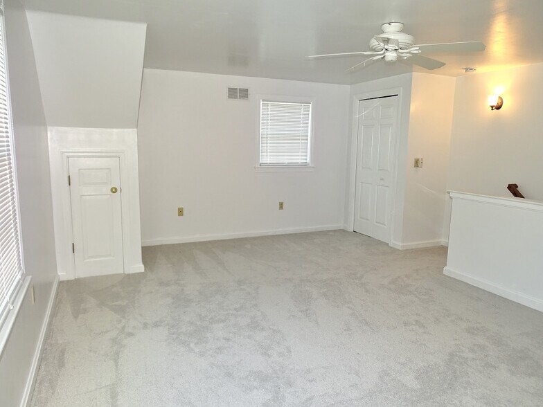 Building Photo - 1005 Ayres Ct