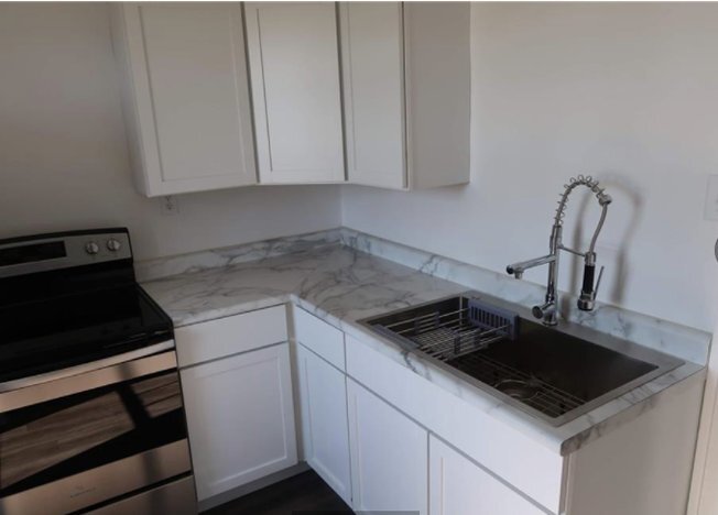 Building Photo - 2010-2012 Maplegrove Ave