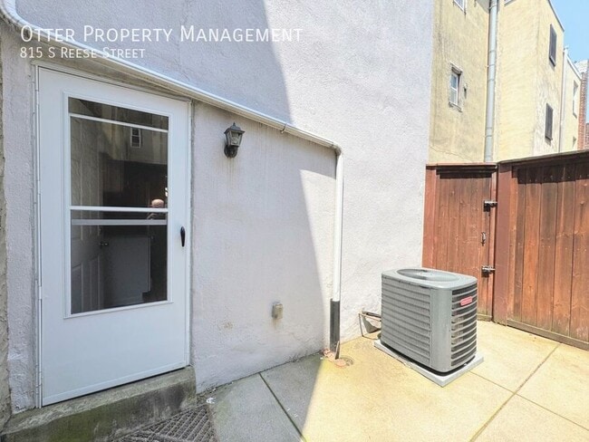 Building Photo - 815 S Reese St