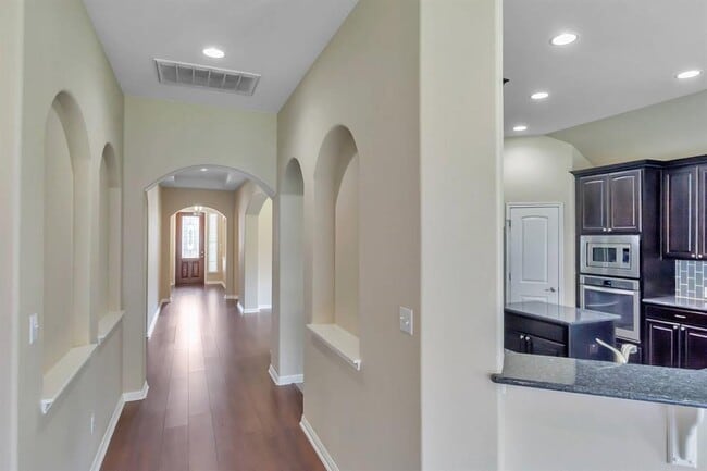 Building Photo - 101 Dasher Drive
