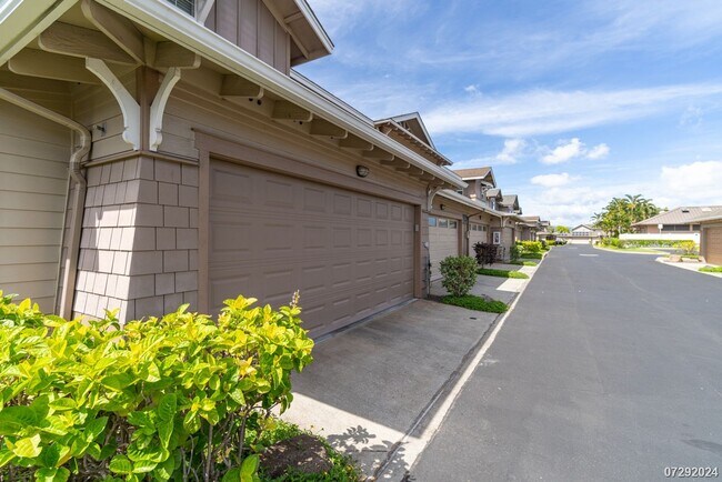 Building Photo - $3700 | 3br/2.5ba Townhome in Fairway's Edge