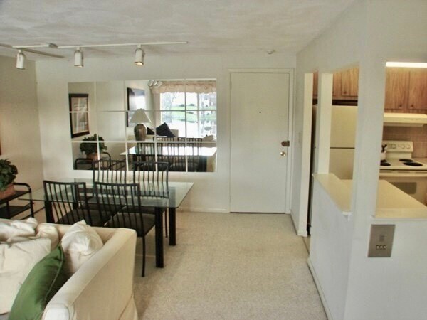 Building Photo - 18 Hamilton Rd