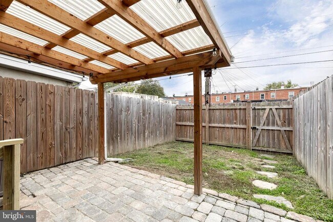 Building Photo - 6843 Dunbar Rd