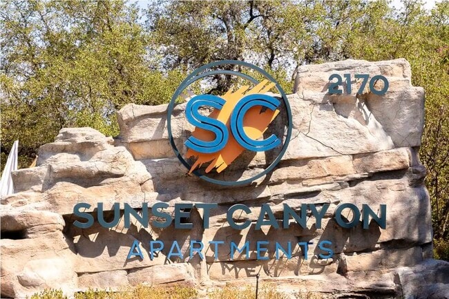 Building Photo - 2170 Thousand Oaks Dr