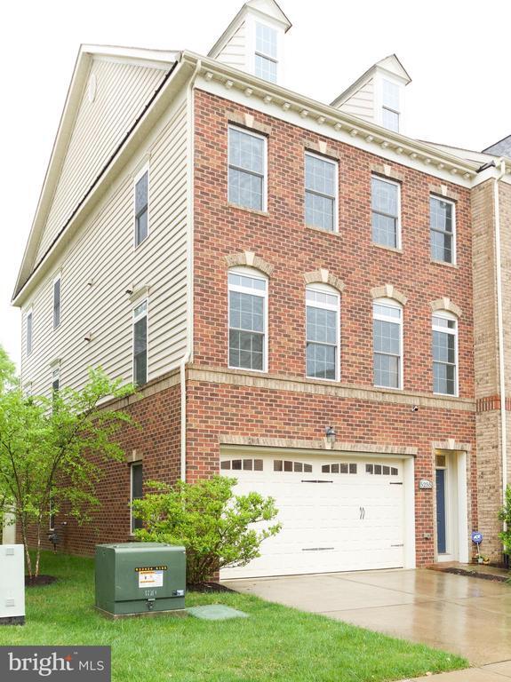 Building Photo - 5255 Stream Bank Ln