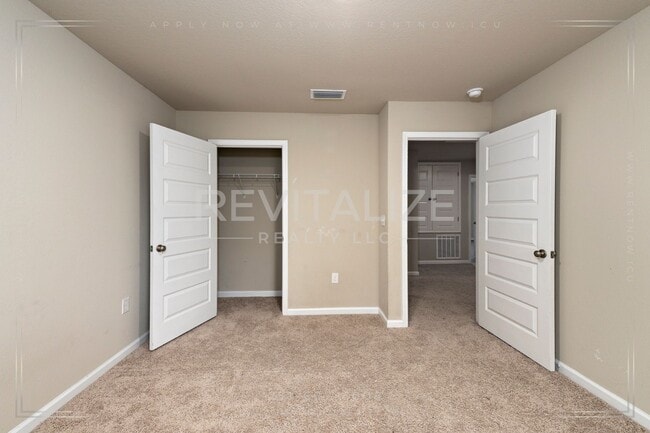 Building Photo - Stunning 2-Story 4 BD 2.5 BA House in Span...