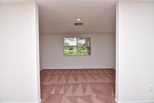 Building Photo - 919 Viscaya Blvd