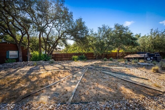 Building Photo - 18300 W Rim Dr