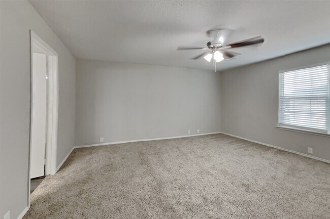 Building Photo - 14906 Sugarhollow Dr