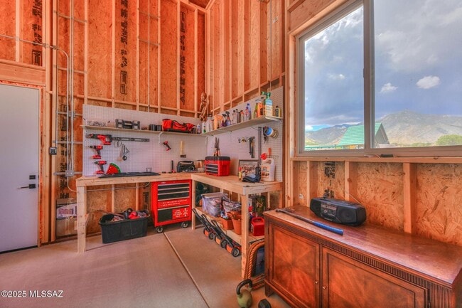 Building Photo - Kings Ranch