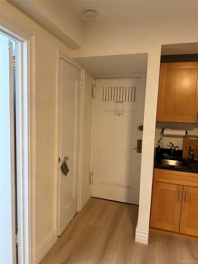 Building Photo - 5 Tudor City Pl