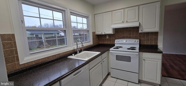 Building Photo - 10 Gardenbrook Ln