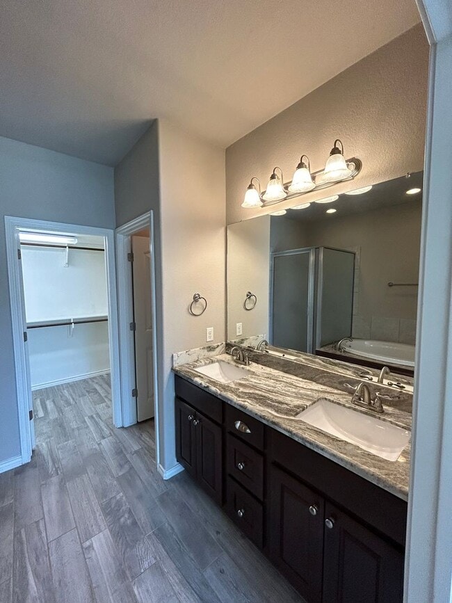 Building Photo - 3 bed/3 bath in South College Station Avai...