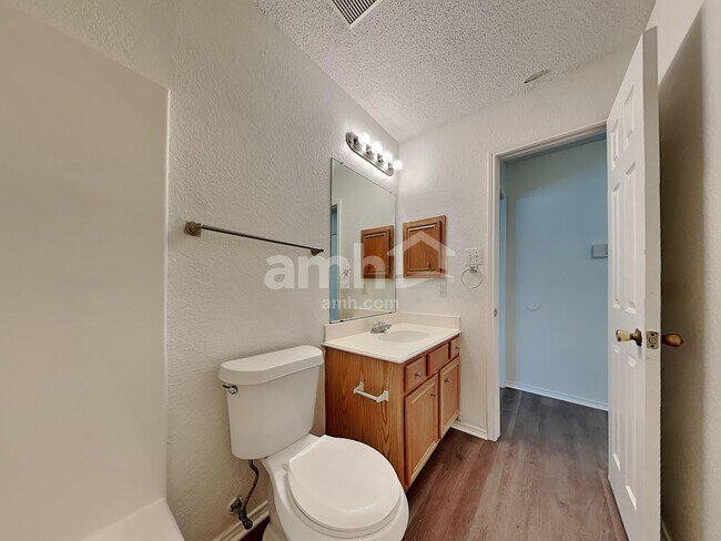 Building Photo - 3707 Sycamore Ln