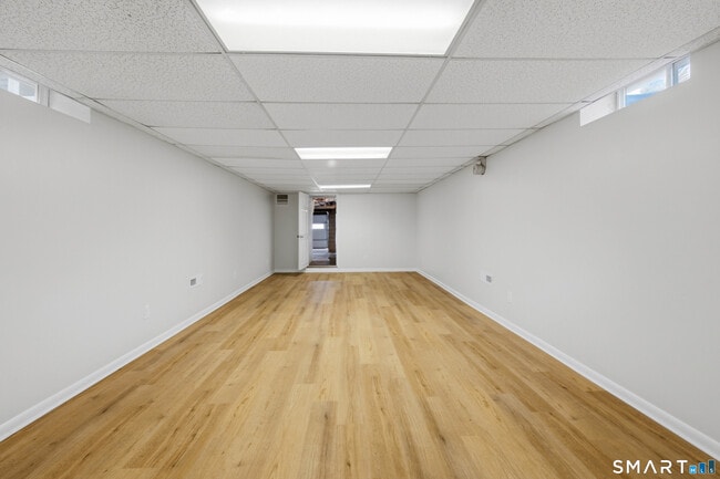 Building Photo - 5 Lilac Ln