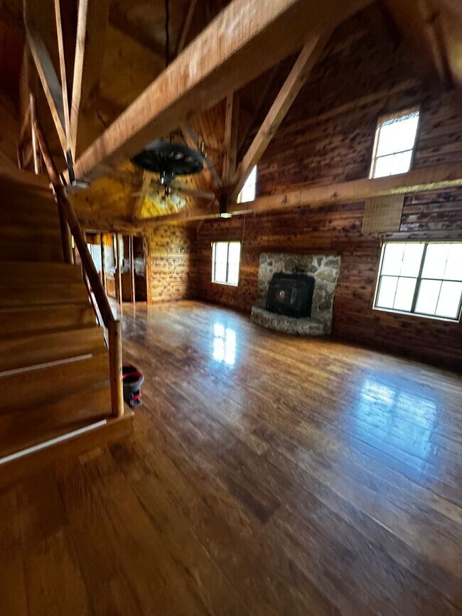 Building Photo - Log Cabin in Pilot Grove, MO