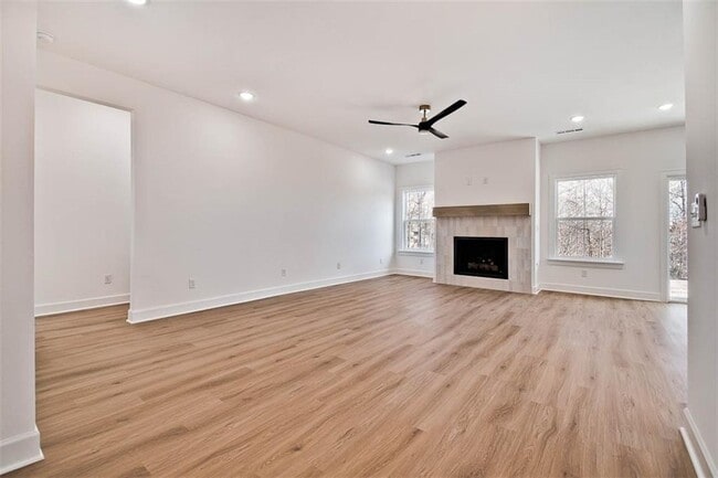 Building Photo - 247 Kinross Dr