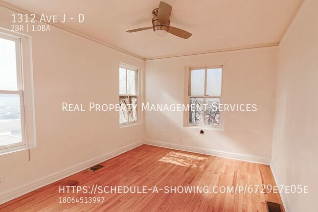 Building Photo - Nice, Large Loft Located Downtown with 2 B...