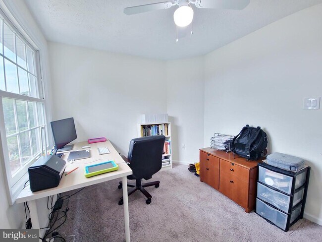 Building Photo - 10917 Outpost Dr