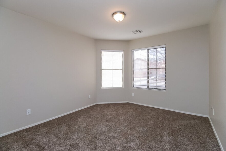 Building Photo - 3721 N 125th Dr