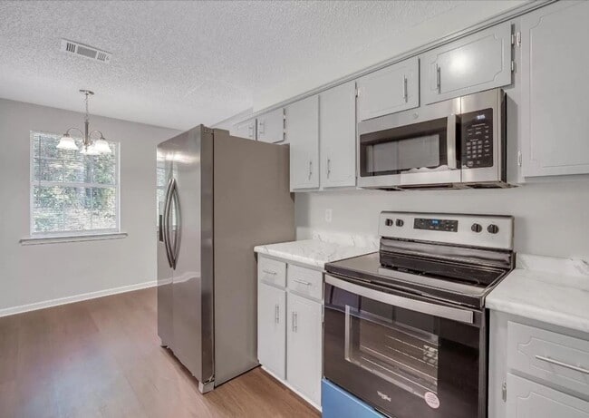 Building Photo - Charming ranch-style home located in the heart of Hinesville