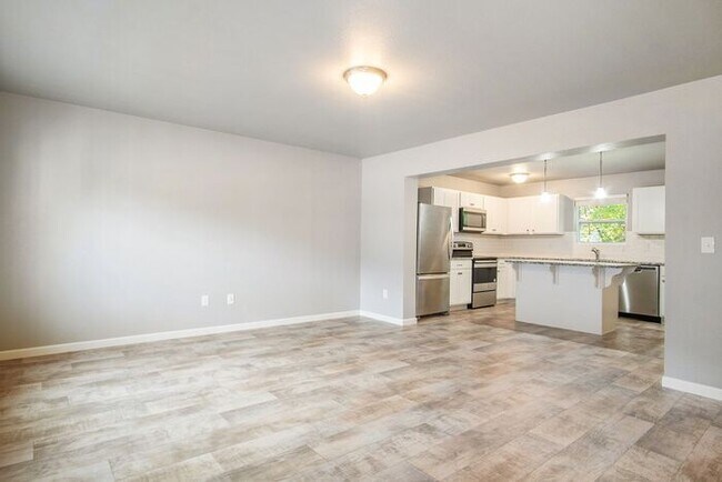 Building Photo - 15088 Krueger St