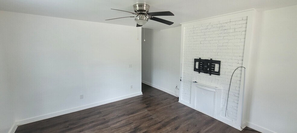 Livingroom - 722 Dabney St