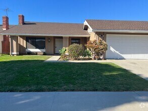 Building Photo - Ventura 3+2 bedroom single family home!