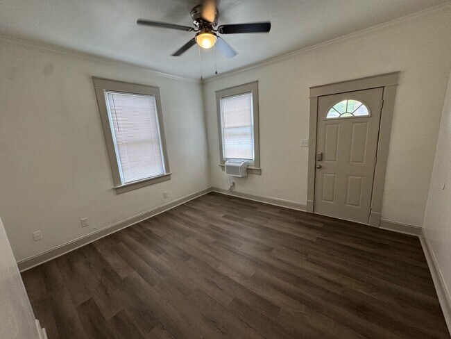 Building Photo - Charming 1BR Apartment in Bristol, TN - Cozy Living Awaits!